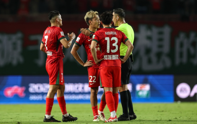 重磅：媒体人曝河南队严重欠薪李玮锋躺枪，青岛海牛保级希望大增